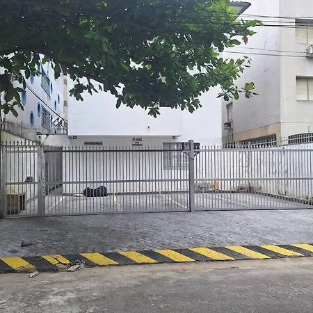 Apto a dois quarteirões da praia da Enseada-2